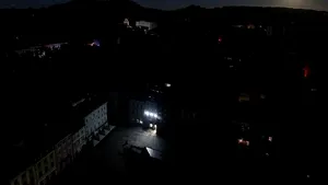 Sute de localităţi din Ucraina rămân fără curent electric 
