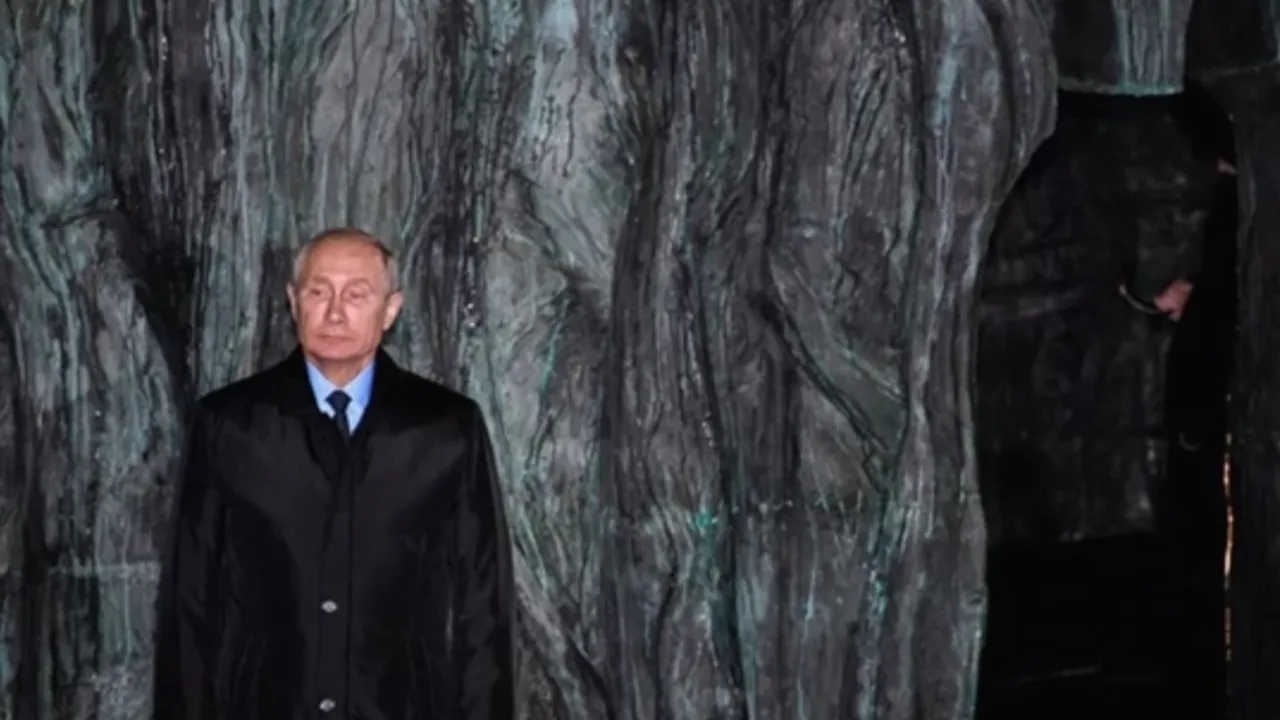 Cum arată monumentul pentru victimele represiunii politice, dezvăluit la Moscova în prezenţa preşedintelui Putin - FOTO