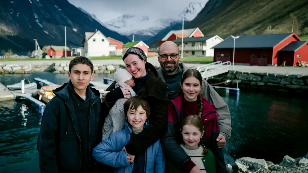 „Fjord”, filmul lui Cristian Mungiu, selectat în competiția oficială de la Cannes. Sebastian Stan și Renate Reinsve, în rolurile principale