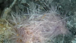 Rusia anunță descoperirea unui nou mineral rar, mai valoros decât aurul