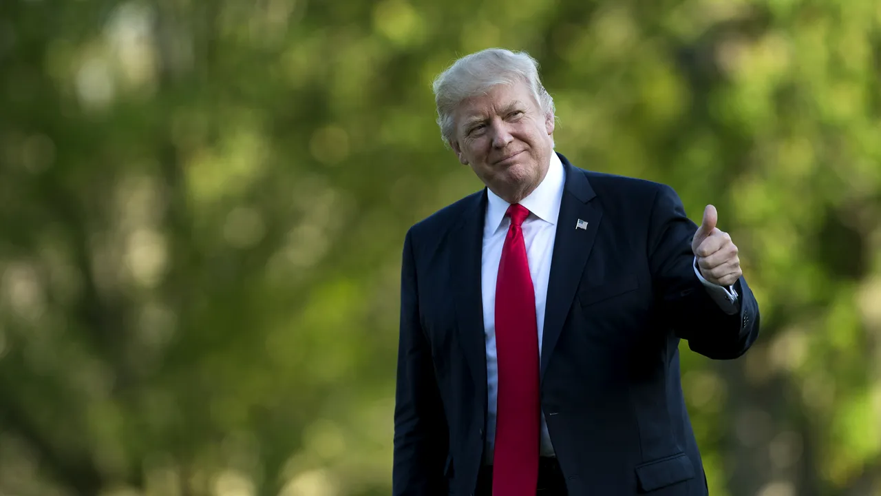 Donald Trump încheie primele 100 de zile cu un record: devine cel mai puţin popular preşedinte. În schimb, liderul de la Casa Albă se laudă cu ratinguri peste atentatele 9/11