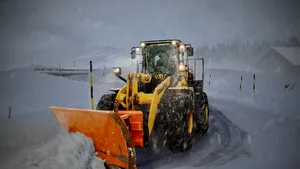 Infotrafic. Utilajele de deszăpezire intervin pe numeroase șosele din Ardeal și Moldova