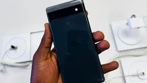 Google ia măsuri rapide pentru a preveni supraîncălzirea bateriilor de pe Pixel 6a