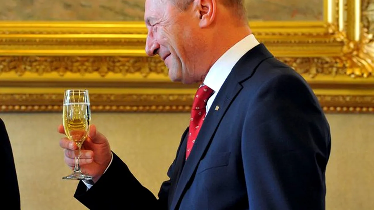 Traian Băsescu îşi sărbătoreşte ziua de naştere la Castelul Foişor din Sinaia, alături de lideri PDL