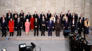 Gafa lui Hurezeanu la reuniunea de la Bruxelles: A întârziat la poza de grup și a fost strigat de șeful NATO