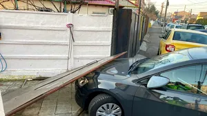 Din ghinion în ghinion. „Parcare” fără succes, încercată de un şofer în stare avansată de ebrietate. Un jandarm în civil i-a stricat, însă, planurile