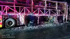 Cel puțin 20 de morți într-un incendiu devastator în India, după coliziunea dintre un autobuz și o motocicletă