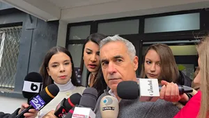 Călin Georgescu a vorbit de „forțe sataniste” și „Uniuni Oligarhice Soroșiste Globaliste” la ieșirea de la tribunal