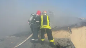INCENDIU într-un bloc din Hunedoara: O femeie a murit intoxicată cu monoxid de carbon. Zece persoane, printre care şi copii, evacuate