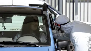 E rău fără asigurare medicală doar până când ajungi contagios. Americanii neasiguraţi primesc gratis tratament pentru coronavirus