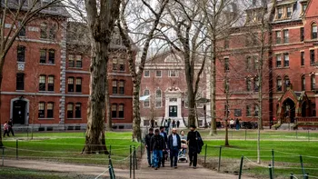 NEWS ALERT Administrația Trump retrage dreptul Universității Harvard de a înscrie studenți internaționali