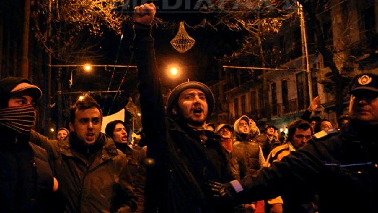 Lideri ai galeriilor Dinamo şi Steaua, printre manifestanţii din Piaţa Universităţii