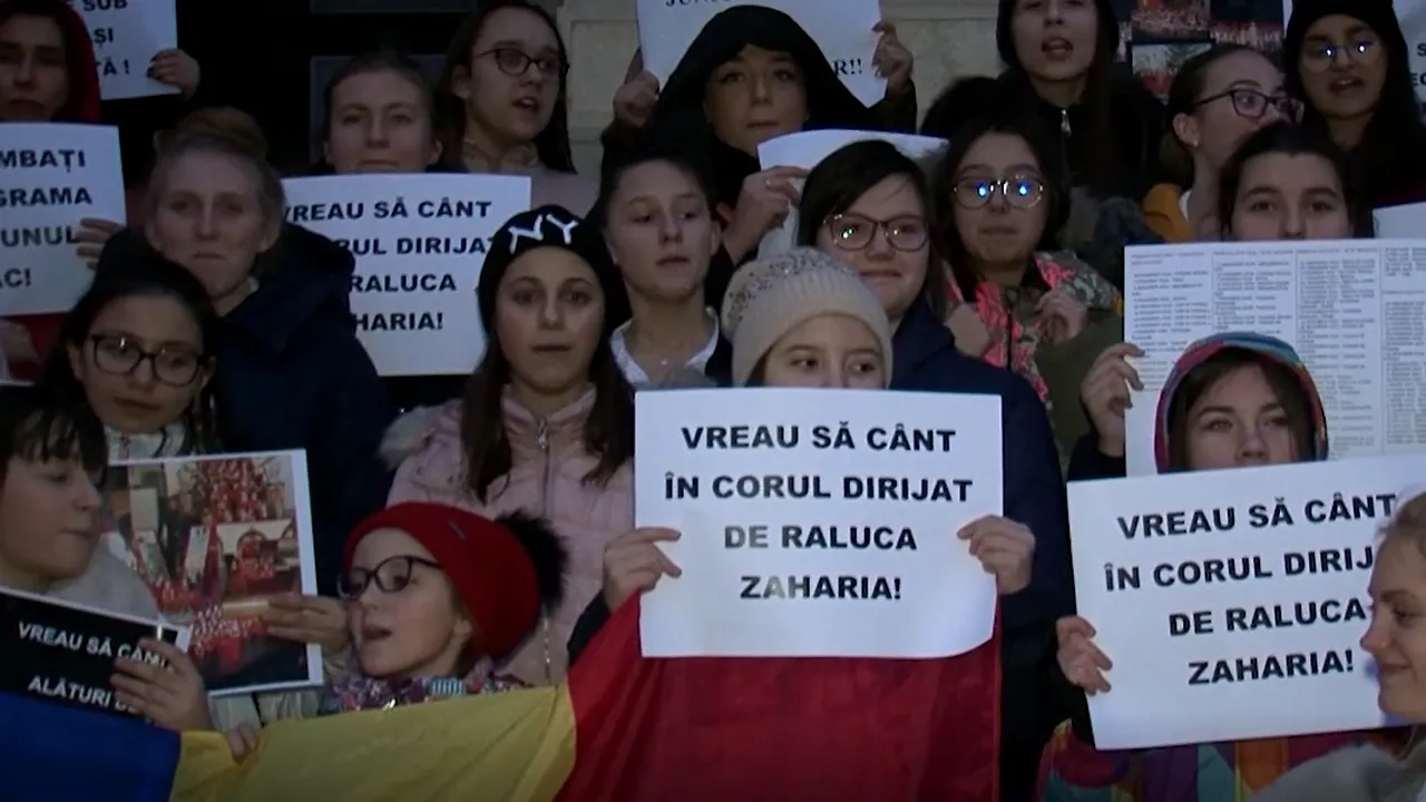 Copiii din Corul Junior al Operei din Iaşi au protestat faţă de ultimele decizii ale conducerii | VIDEO