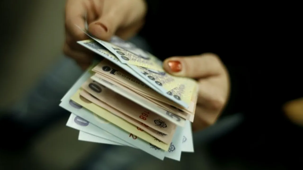 Studiu: Trei din zece români câştigă mai puţin cu o treime, din cauza pandemiei
