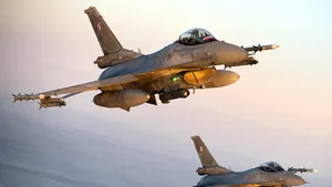 Un pilot polonez a murit după prăbușirea unui avion F-16 în timpul repetițiilor la Radom Air Show