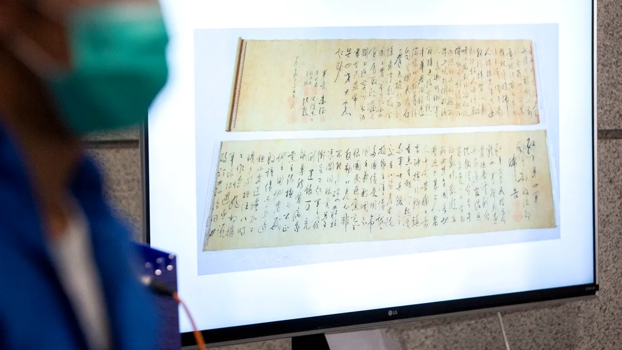 Un manuscris de peste 200 de milioane de euro al lui Mao a fost furat şi tăiat pe jumătate. Suma infimă cu care a fost vândut de hoţi