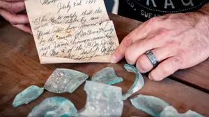 VIDEO. Mesajul care a stat ascuns într-o sticlă de bere mai bine de un secol. Unde va fi expusă scrisoarea