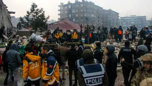 Alţi studenţi aflaţi în Turcia, o mamă cu 4 copii şi un român închis la Ankara au cerut sprijinul MAE