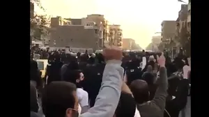CRIZA din Iran, după ce două persoane au fost ucise. Preşedintele Hassan Rouhani avertizează cetăţenii să renunţe la proteste