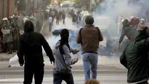 Noi proteste ale tinerilor greci la Atena şi în alte oraşe elene
