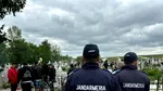 Botoşăneni amendaţi pentru că au făcut picnic în cimitir de Paştele Blajinilor