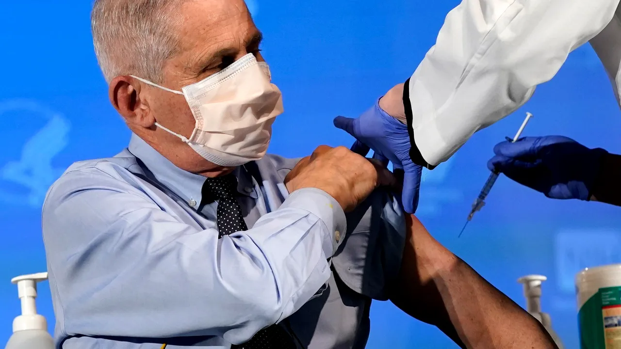 Imunologul Anthony Fauci s-a vaccinat împotriva coronavirusului. El a primit o doză din serul produs de Moderna