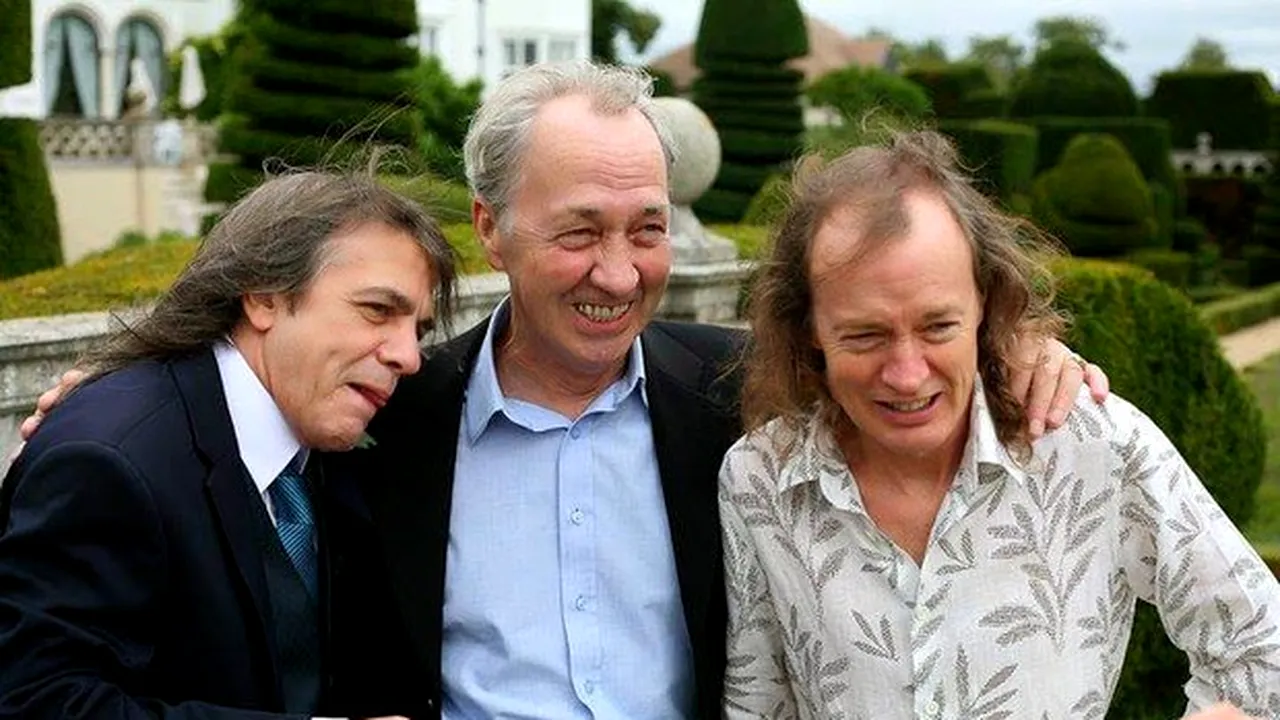 Zi neagră pentru muzică. Mentorul AC/DC, George Young, fratele mai mare al chitariştilor Angus şi Malcolm, a murit