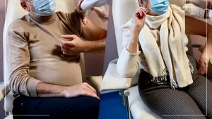 Marcel Ciolacu: M-am vaccinat, dar după mama mea, unul dintre numeroşii bolnavi cronici din România