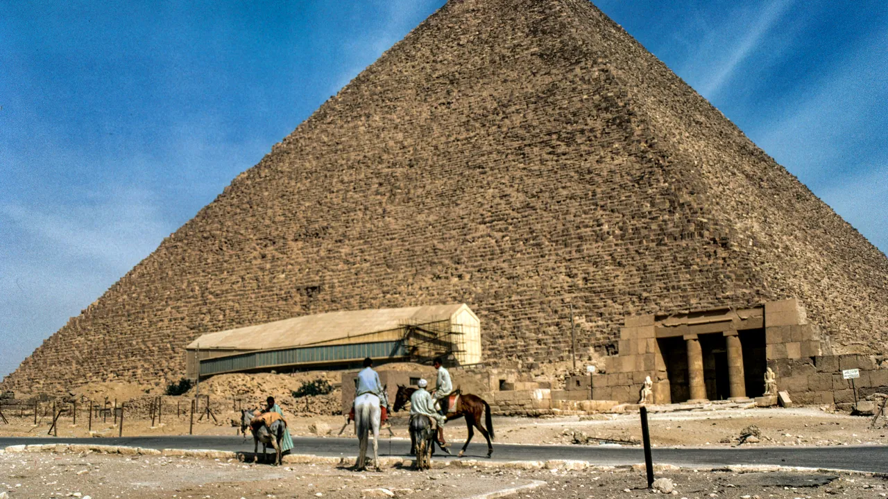 Descoperire arheologică. Egiptul dezvăluie un coridor de nouă metri lungime în interiorul Marii Piramide