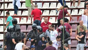 Peste 100 de suporteri ai echipelor bucureştene au în prezent accesul interzis pe stadioane