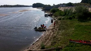 Un copil de 15 ani, înecat în Dunăre, este căutat de scafandrii din Olt şi Dolj