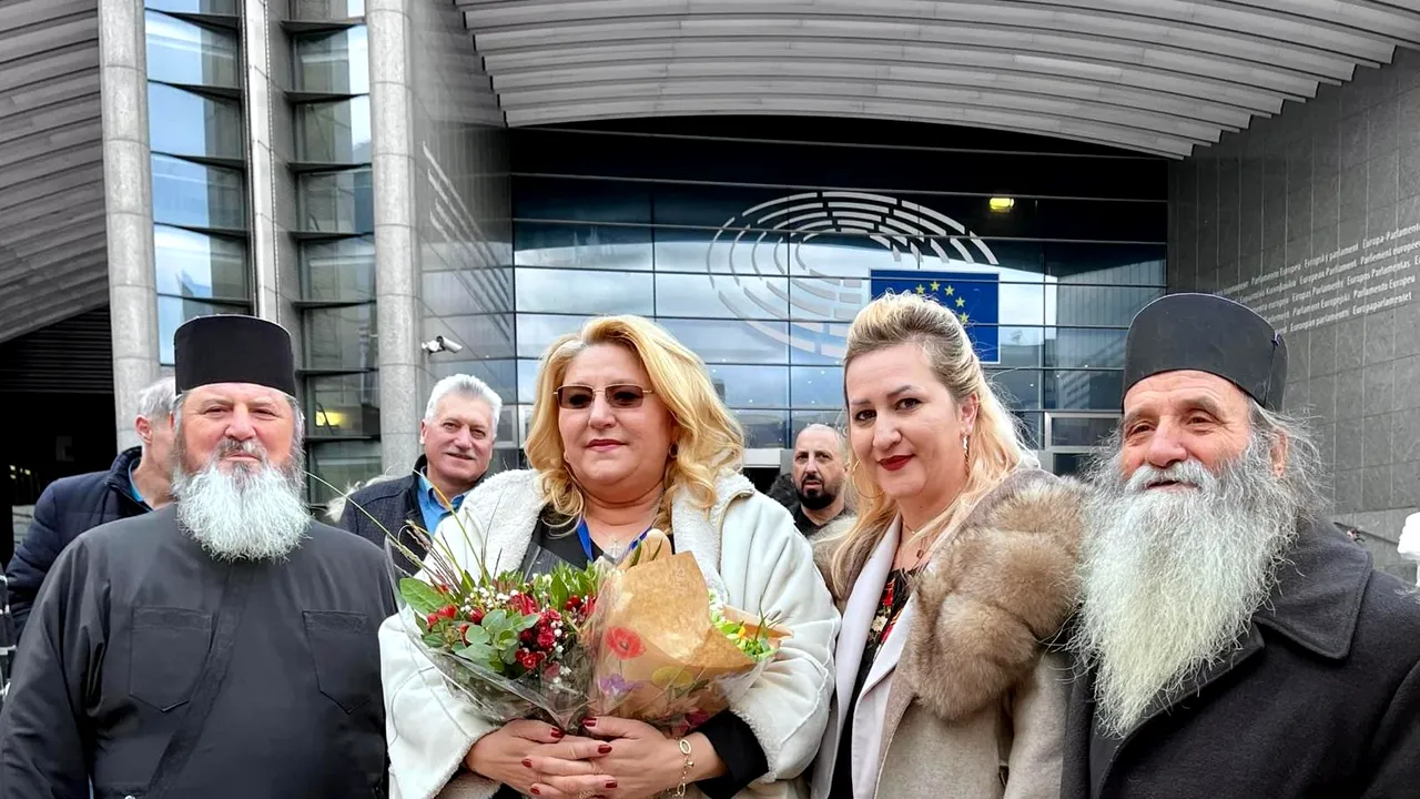 Şoşoacă face senzaţie în presa mondială, după ce a venit cu preoţi în Parlamentul European şi a făcut „exorcizare”: Satana este aici!