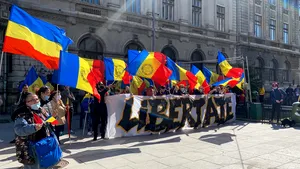 Protest în Piaţa Universităţii din Bucureşti faţă de certificatul verde