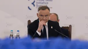 Preşedintele Poloniei critică executivul UE pentru blocarea fondurilor europene