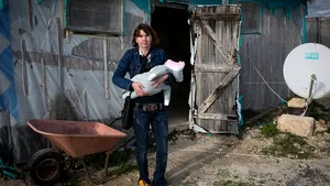 Reportaj The Observer. „Sclavele” românce de la fermele din Sicilia: violate, bătute şi exploatate