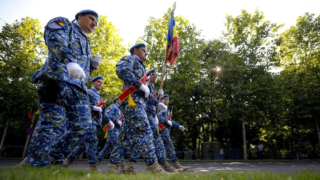 Noua strategie de apărare a ţării ar trebui să cuprindă la riscuri şi ameninţări atacarea României şi să pregătească ţara pentru război