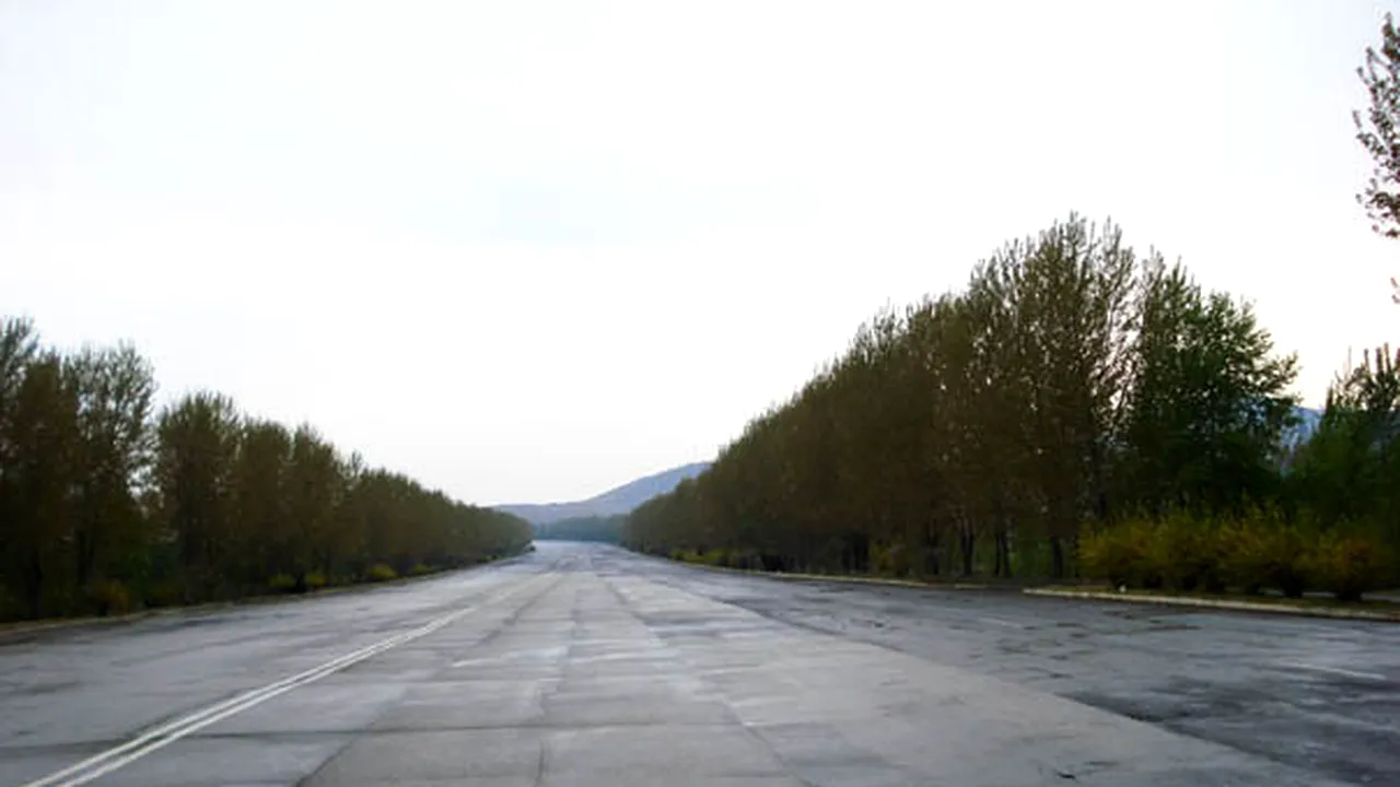 Autostrada Tinerilor Eroi. Cum arată cea mai goală şosea din lume - FOTO, VIDEO