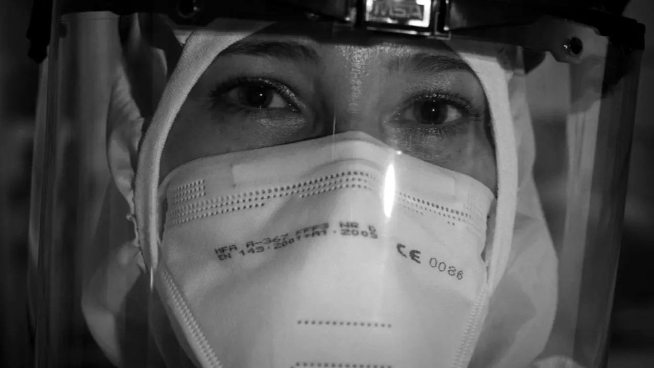 Eforturile medicilor, în imagini. Cum arată o zi de muncă din viaţa lor pe timp de pandemie?
