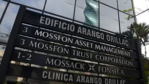 Comisia Europeană vrea o listă NEAGRĂ a paradisurilor fiscale, după investigaţia Paradise Papers