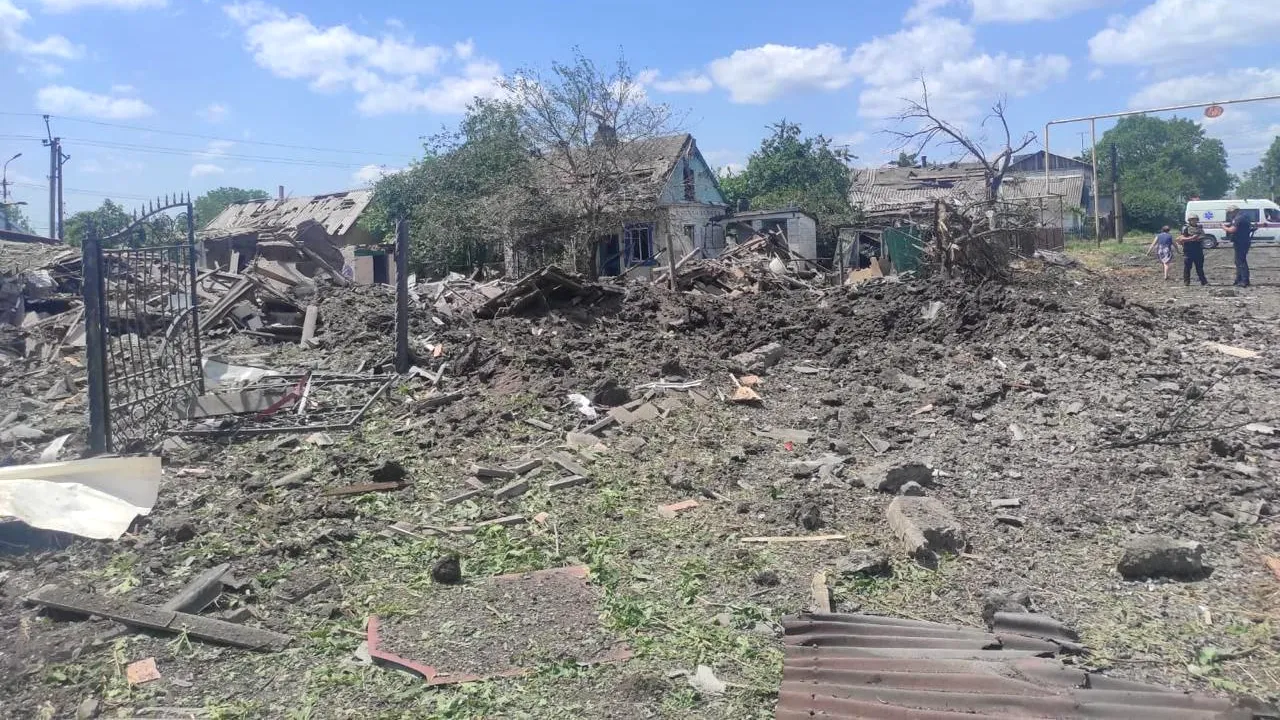 Patru oameni au murit şi 34 au fost răniţi în urma unui atac aerian asupra unui oraş ucrainean