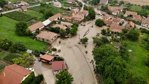 Bilanţ după furtunile din Alba: Peste 400 de gospodării au fost inundate. Armata, chemată în ajutor | FOTO, VIDEO