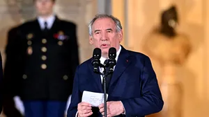 Noul premier francez Bayrou se va întâlni luni cu liderul extremei drepte Le Pen