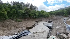 Au început lucrările pentru devierea cursului pârâului Corund, la Praid