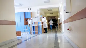 Fetiţă de 1 an şi 6 luni, diagnosticată cu gripă. A fost transportată la un spital din Bucureşti