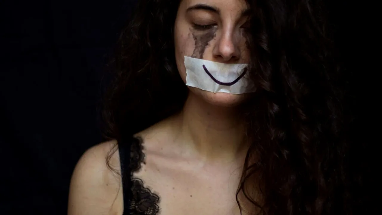 Victimele violenței domestice cu ordin de protecție ar putea primi terapie psihologică gratuită. Propunere legislativă în Parlament