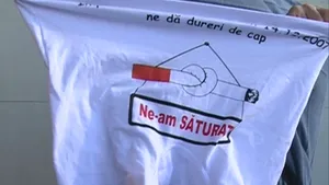 Protest antifumat cu chiloţi la plic, în Parlamentul moldovean