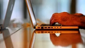 AEP va cere dotarea secţiilor de vot cu calculatoare conectate la internet