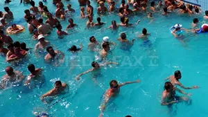 Ştrandurile Dâmboviţa, Giuleşti şi Baia Griviţa din Capitală, deschise şi noaptea