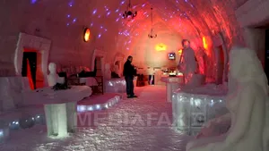 REPORTAJ: Hotelul de Gheaţă de la Bâlea Lac se va deschide de Crăciun şi e rezervat până după Anul Nou