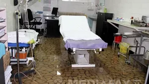 Spitale, locuinţe şi magazine, inundate la Arad în urma unei ploi torenţiale - FOTO